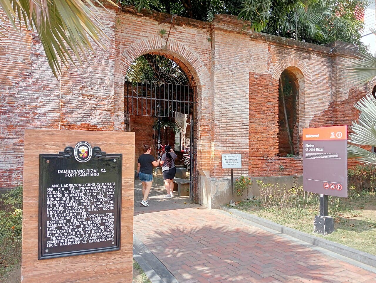 Streets of Intramuros & Ermita, Manila