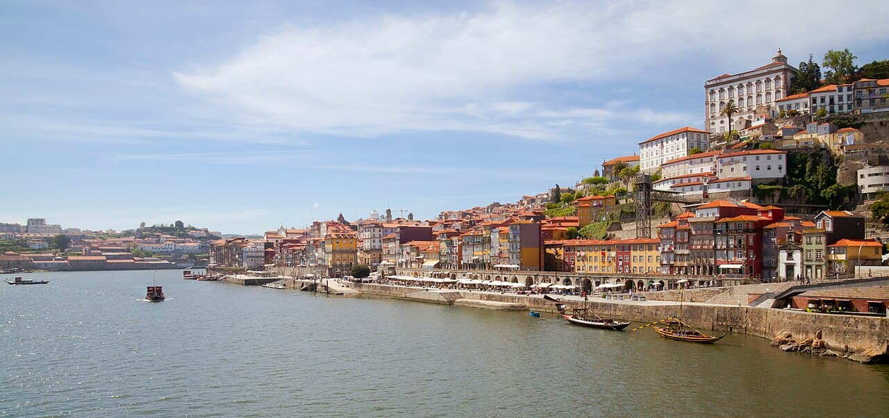 Streets of Ribeira, Porto